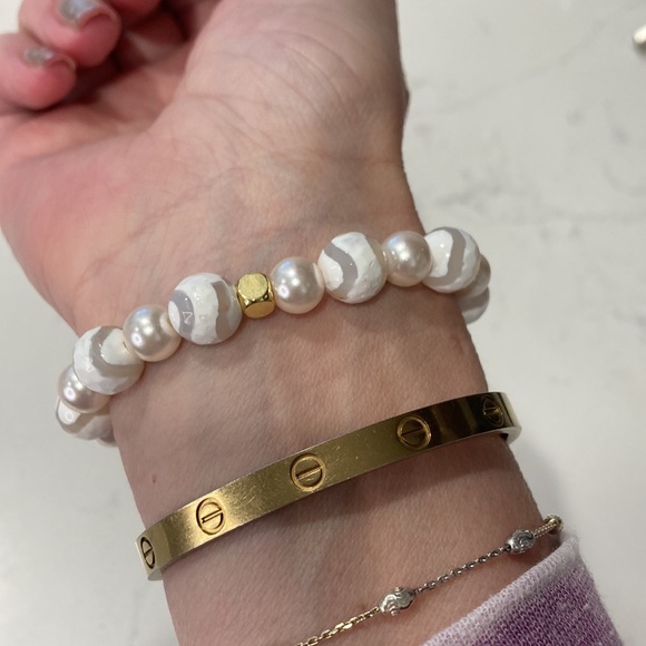 Snowballs Bracelet - White striped Agate with Pearls in 7” - Picture 5 of 6